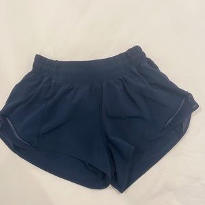 LIGHTLY WORN LULULEMON Hotty Hot Short II 2.5”